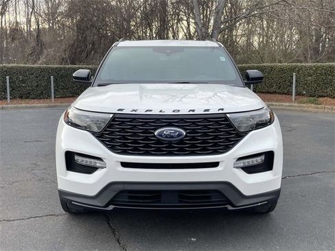 Used 2023 Ford Explorer ST-Line w/ Class IV Trailer Tow Package image 2