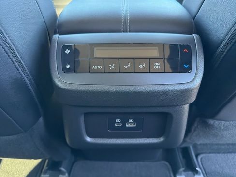 Used 2024 Nissan Pathfinder SL AWD/4WD image 17