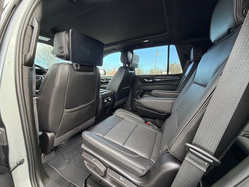 Used 2024 GMC Yukon Denali w/ Advanced Technology Package image 8
