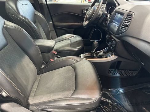 Used 2019 Jeep Compass Latitude w/ Cold Weather Group AWD/4WD image 18