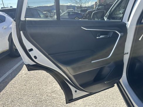 Used 2020 Toyota RAV4 XLE w/ Convenience Package image 10