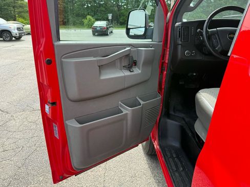 Used 2022 Chevrolet Express 2500 w/ Driver Convenience Package RWD image 27