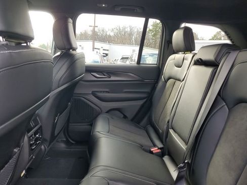 New 2025 Jeep Grand Cherokee Altitude image 12