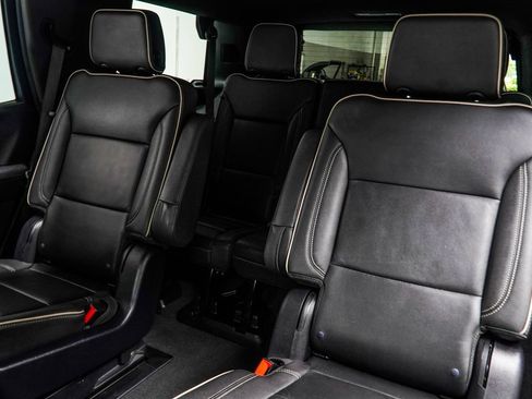 Used 2025 Chevrolet Tahoe Premier AWD/4WD image 46