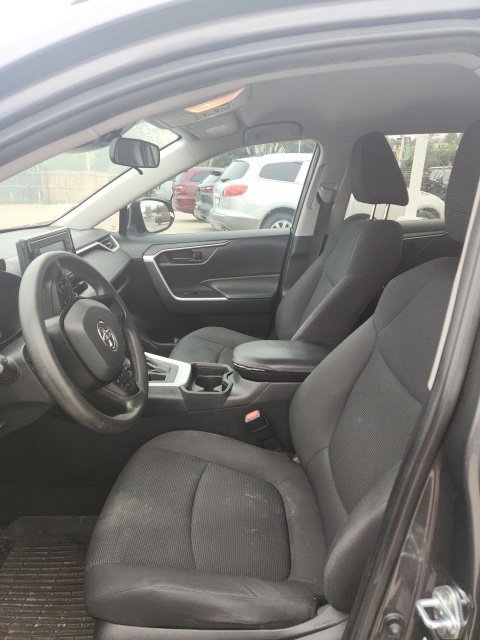 Used 2021 Toyota RAV4 LE AWD/4WD image 15