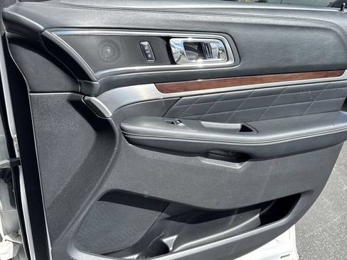 Used 2017 Ford Explorer Platinum AWD/4WD image 28
