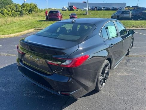 New 2026 Toyota Camry Hybrid FWD image 3