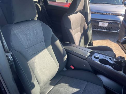 Used 2025 Nissan Rogue SV image 38