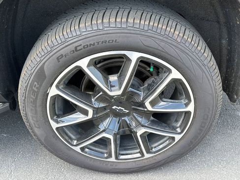 Used 2022 Chevrolet Tahoe RST w/ Luxury Package AWD/4WD image 20