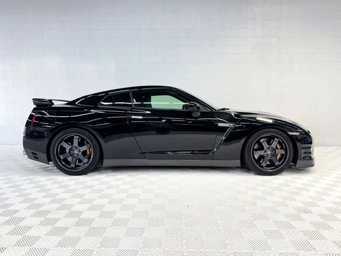 Used 2013 Nissan GT-R Premium image 3