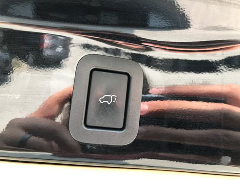 Used 2017 Toyota Highlander XLE AWD/4WD image 31