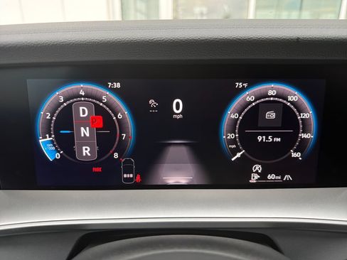 Certified 2025 Volkswagen Tiguan SE R-Line AWD/4WD image 18
