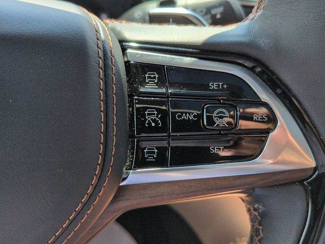 Used 2023 Jeep Grand Cherokee L Summit w/ Advanced Protech Group IV AWD/4WD image 22