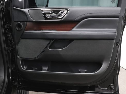 Used 2023 Lincoln Navigator L Reserve image 18