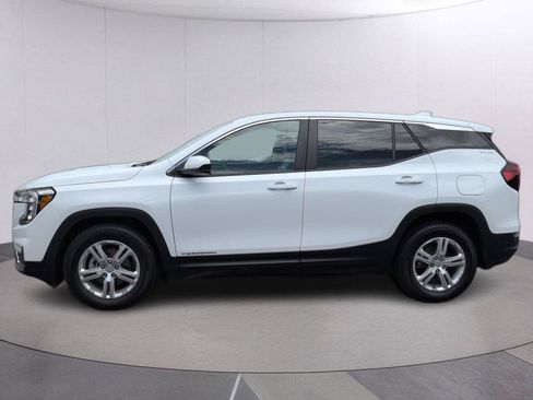 Used 2024 GMC Terrain SLE FWD image 2