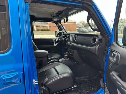 Used 2023 Jeep Wrangler Unlimited Sahara w/ Cold Weather Group image 19