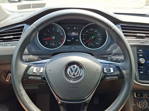 Used 2020 Volkswagen Tiguan SE w/ Panoramic Sunroof Package AWD/4WD image 19
