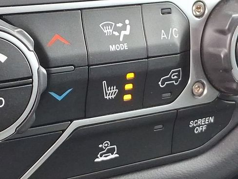 Used 2025 Jeep Wrangler Unlimited Sahara AWD/4WD image 15