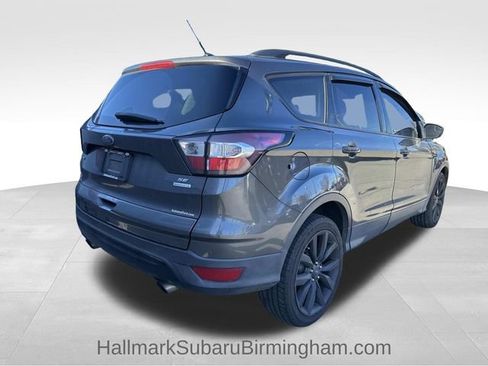 Used 2018 Ford Escape SE w/ SE Sport Appearance Package image 4