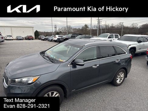 Used 2019 Kia Sorento LX w/ LX Convenience Package image 3