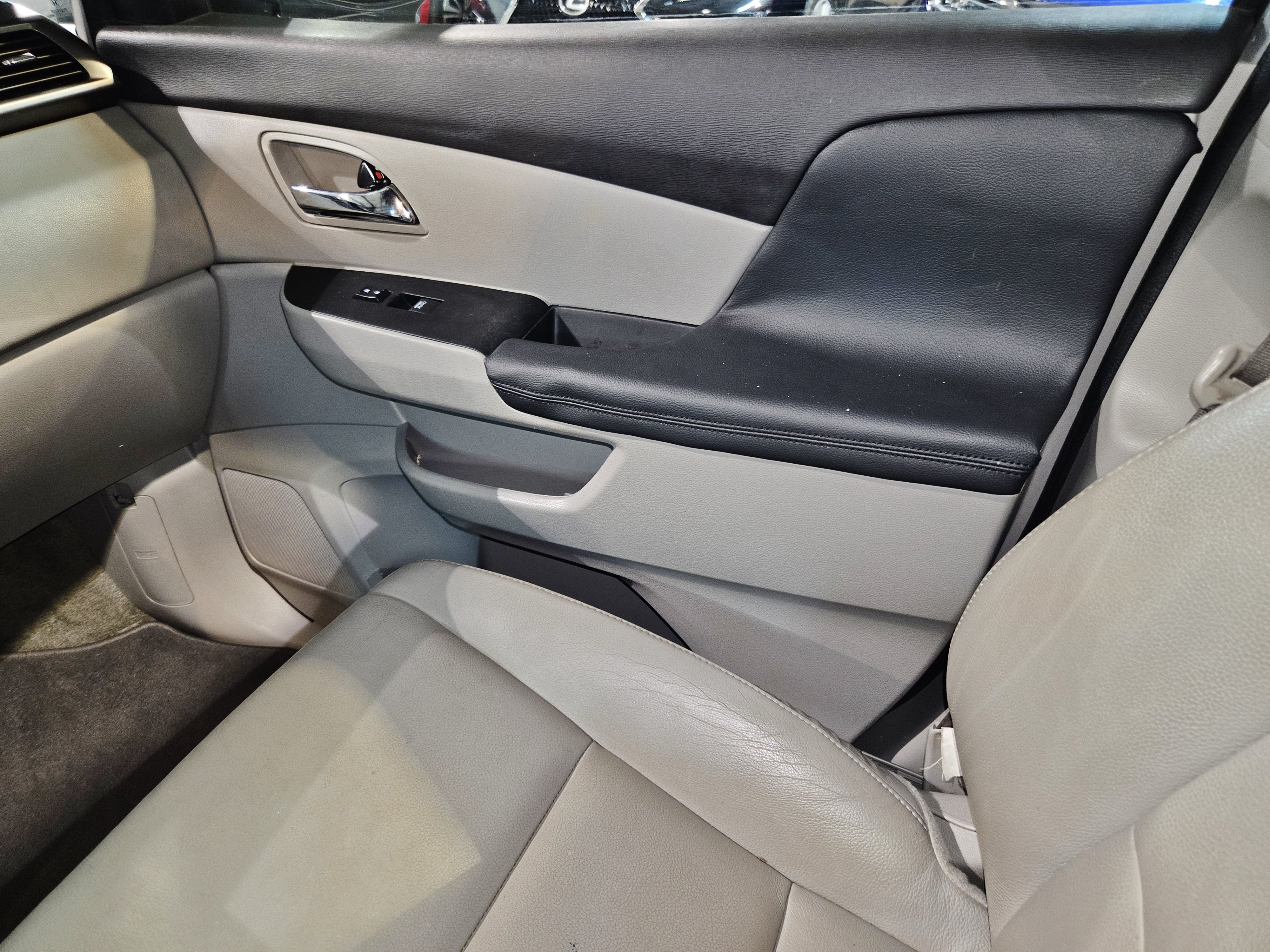 Used 2015 Honda Odyssey EX-L image 38
