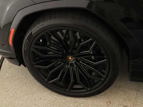 Used 2025 Lamborghini Urus SE AWD/4WD image 33