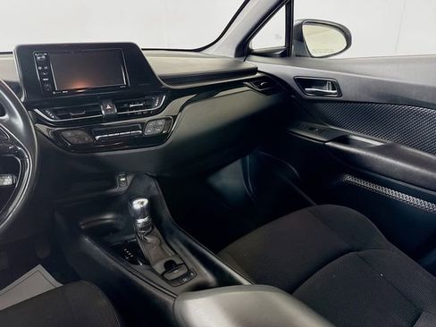 Used 2018 Toyota C-HR XLE image 21
