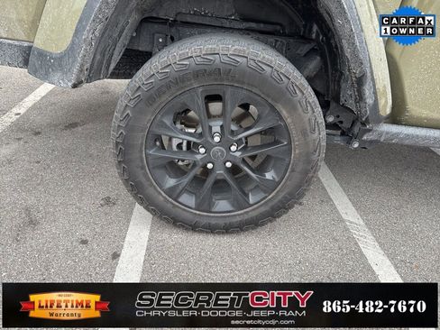 Used 2025 Jeep Gladiator Nighthawk image 16