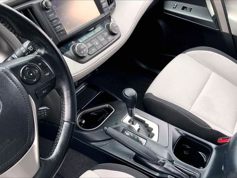 Used 2018 Toyota RAV4 XLE image 16