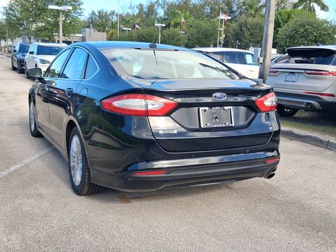 Used 2016 Ford Fusion Energi SE w/ Driver Assist Package FWD image 3