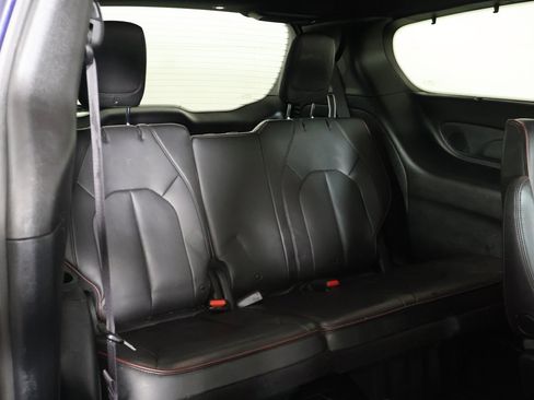 Used 2020 Chrysler Pacifica Limited image 32