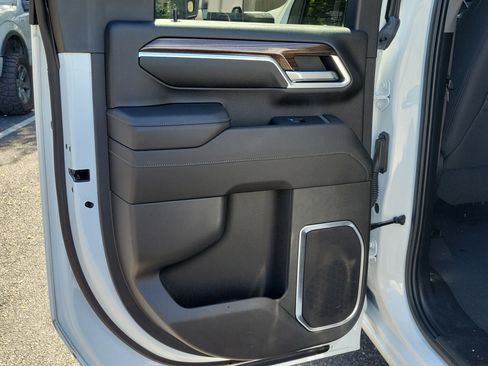 Used 2024 Chevrolet Silverado 2500 LT AWD/4WD image 12