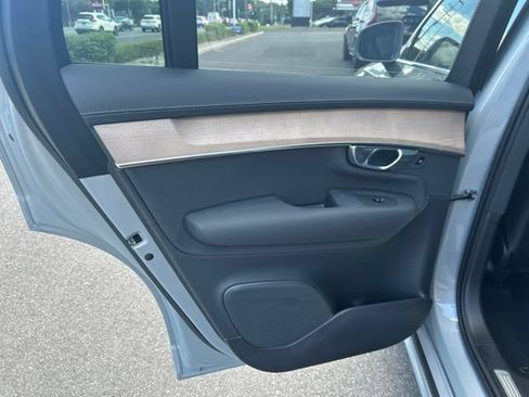 Certified 2025 Volvo XC90 B6 Plus AWD/4WD image 16