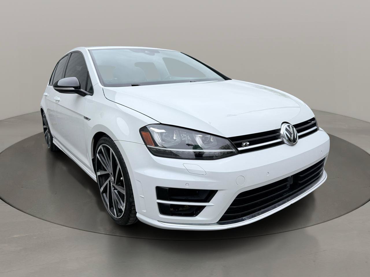 Used 2017 Volkswagen Golf R 4-Door AWD/4WD image 8
