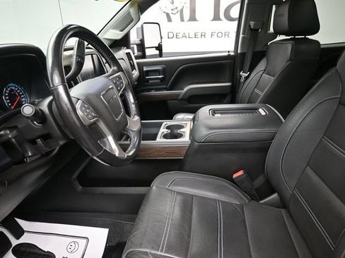 Used 2019 GMC Sierra 2500 Denali w/ Duramax Plus Package AWD/4WD image 16