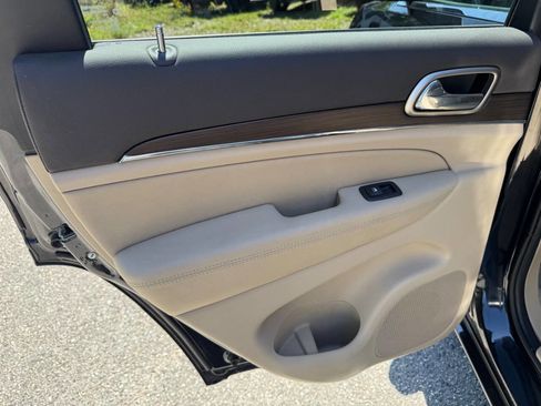 Used 2015 Jeep Grand Cherokee Overland image 25