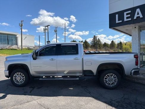 Used 2023 Chevrolet Silverado 2500 High Country w/ Z71 Off-Road Package AWD/4WD image 2