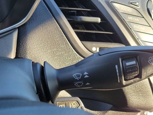 Used 2017 Ford Fiesta SE image 16