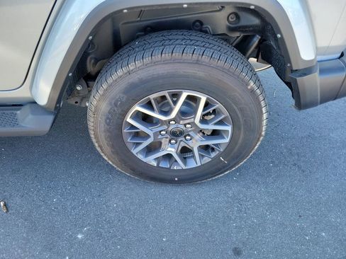 Used 2024 Jeep Wrangler Unlimited Sahara AWD/4WD image 8
