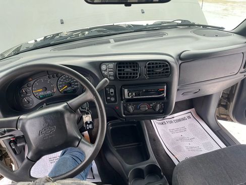 Used 2001 Chevrolet Blazer LS w/ Preferred Equipment Group image 15