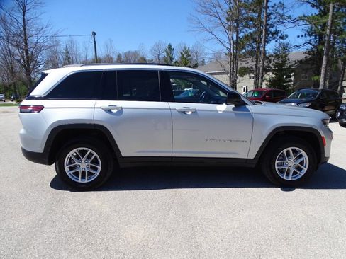 Used 2022 Jeep Grand Cherokee Laredo w/ Luxury Tech Group I image 47