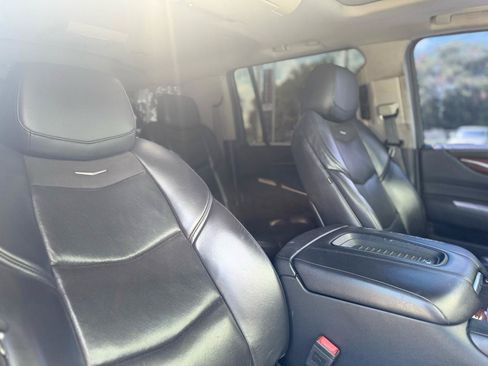 Used 2019 Cadillac Escalade ESV Luxury AWD/4WD image 50
