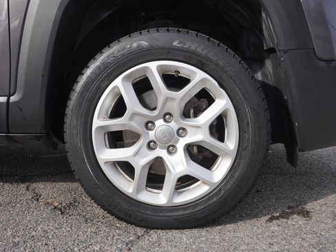 Used 2018 Jeep Renegade Latitude image 16