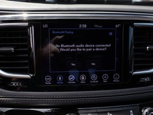 Used 2018 Chrysler Pacifica Limited FWD image 18