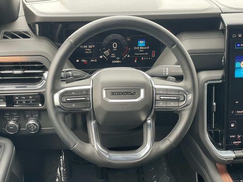 Used 2025 GMC Yukon Denali AWD/4WD image 7