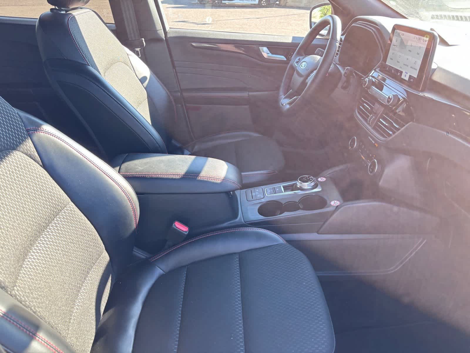 Used 2025 Ford Escape ST-Line Select AWD/4WD image 10