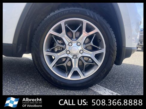 Used 2022 Jeep Grand Cherokee Limited w/ Trailer Tow Group IV image 34