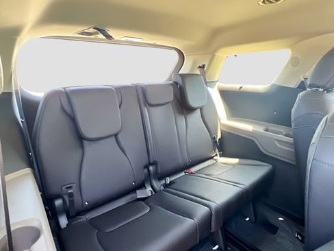 New 2026 Kia Carnival EX FWD image 27