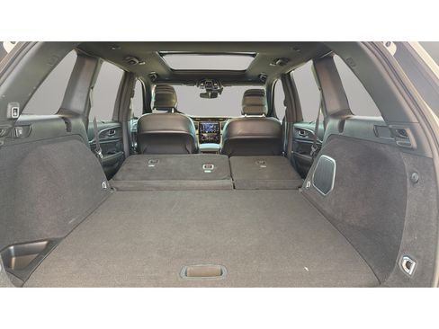 Used 2025 Jeep Grand Cherokee Overland w/ Luxury Tech Group IV AWD/4WD image 13