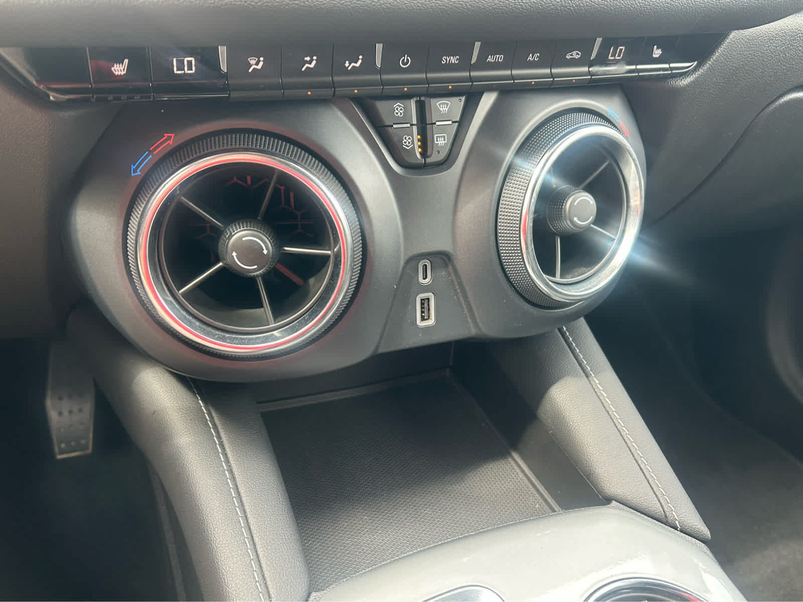 Used 2025 Chevrolet Blazer LT FWD image 33